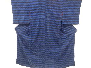 アンティーク　横段に松皮菱模様織出し手織り真綿小千谷紬着物